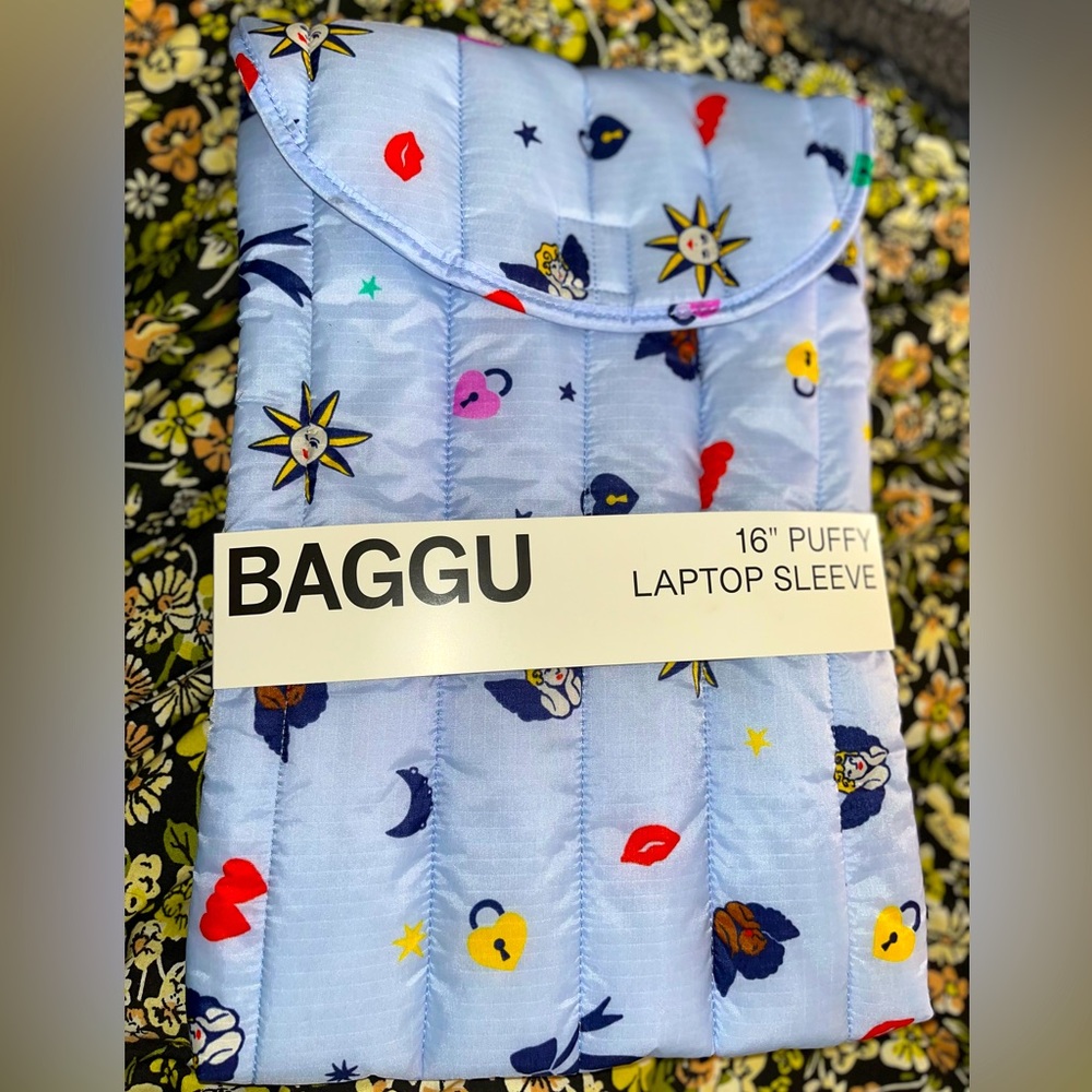BAGGU Blue Charms Puffy Laptop Sleeve 16” NWT